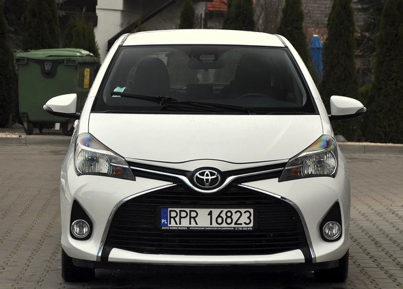 Toyota Yaris cena 42800 przebieg: 67000, rok produkcji 2015 z Rzeszów małe 106